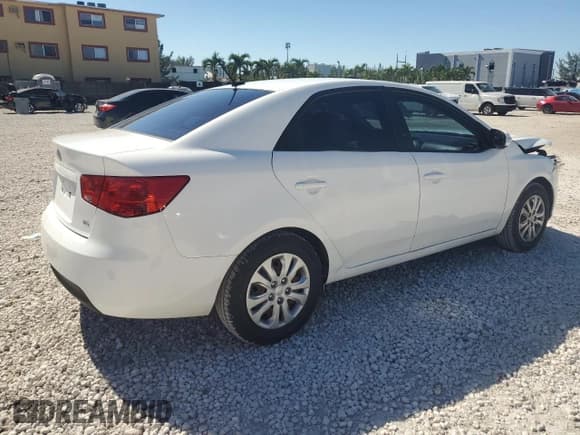✅ 2010 Kia Forte EX • VIN: KNAFU4A24A5060225 • Lot: 90783765. Wystawiony na Copart z przebiegiem 104 465 mil. Bezpłatny archiwum sprzedaży aukcyjnych z USA i szczegółowy raport historii pojazdu na DreamBid. Zdjęcie 3.