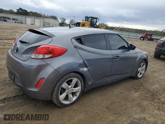 ✅ 2015 Hyundai Veloster • VIN: KMHTC6AD7FU227692 • Lot: 78468744. Wystawiony na Copart z przebiegiem 136 363 mil. Bezpłatny archiwum sprzedaży aukcyjnych z USA i szczegółowy raport historii pojazdu na DreamBid. Zdjęcie 3.