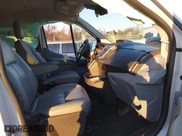 ✅ 2017 Ford Transit XL • VIN: 1FBZX2ZM6HKB15369 • Lot: 41422736. Wystawiony na IAAI z przebiegiem 159 105 mil. Bezpłatny archiwum sprzedaży aukcyjnych z USA i szczegółowy raport historii pojazdu na DreamBid. Zdjęcie 5.