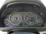 2016 BMW 3 Series z VIN WBA8E7C52GK415434, wystawiony jako Copart lot #52908405 z przebiegiem 124 476 mil mil oraz Nie do naprawy • Non repairable. Historia ofert i sprzedaży dostępna na DreamBid. Obrazek 9.