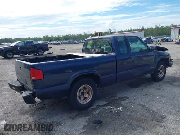 ✅ 2000 Chevrolet S-10 LS • VIN: 1GCCS19W2YK287006 • Лот: 42814156. Опубликован ранее на IAAI с пробегом 216 912 миль. Бесплатный доступ к архиву аукционных продаж из США и подробный отчёт об истории автомобиля на DreamBid. Изображение 4.
