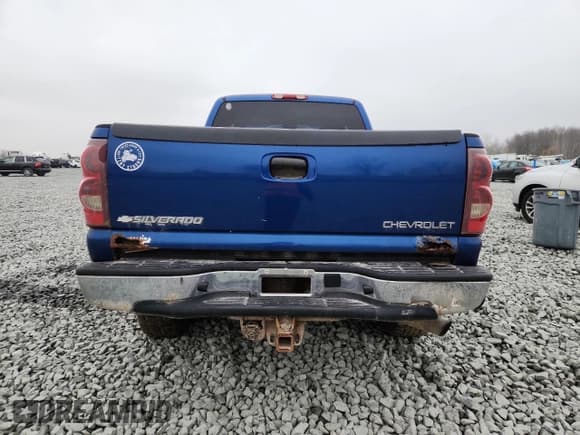 ✅ 2003 Chevrolet Silverado 2500HD LS • VIN: 1GCHK29U13E265418 • Lot: 92708415. Wystawiony na Copart z przebiegiem 211 182 mil. Bezpłatny archiwum sprzedaży aukcyjnych z USA i szczegółowy raport historii pojazdu na DreamBid. Zdjęcie 6.