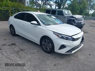 ✅ 2024 Kia Forte LXS • VIN: 3KPF24AD2RE826334 • Lot: 43488481. Wystawiony na IAAI z przebiegiem 8 701 mil. Bezpłatny archiwum sprzedaży aukcyjnych z USA i szczegółowy raport historii pojazdu na DreamBid. Zdjęcie 1.