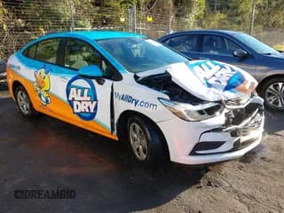 ✅ 2018 Chevrolet Cruze LS • VIN: 1G1BC5SM9J7129563 • Лот: 43490261. Опубликован ранее на IAAI с пробегом 133 437 миль. Бесплатный доступ к архиву аукционных продаж из США и подробный отчёт об истории автомобиля на DreamBid. Изображение 1.