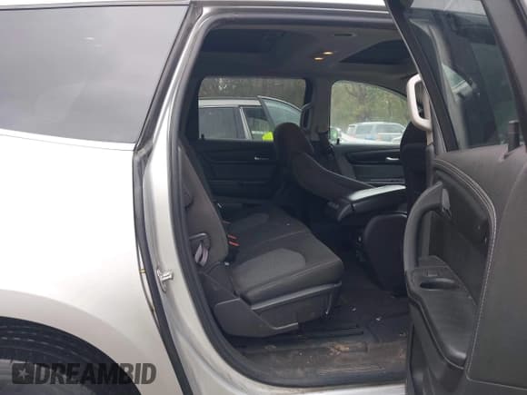 ✅ 2015 Chevrolet Traverse LT • VIN: 1GNKVGKD4FJ226989 • Lot: 43525024. Wystawiony na IAAI z przebiegiem Nie podano. Bezpłatny archiwum sprzedaży aukcyjnych z USA i szczegółowy raport historii pojazdu na DreamBid. Zdjęcie 8.