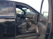 ✅ 2021 Chevrolet Tahoe Premier • VIN: 1GNSKSKD9MR101738 • Lot: 43712659. Wystawiony na IAAI z przebiegiem Nie podano. Bezpłatny archiwum sprzedaży aukcyjnych z USA i szczegółowy raport historii pojazdu na DreamBid. Zdjęcie 5.
