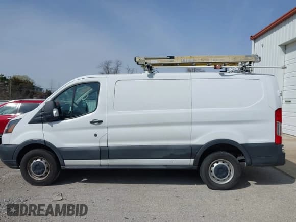 ✅ 2016 Ford Transit Cargo • VIN: 1FTYR1YM1GKB55452 • Lot: 41850416. Wystawiony na IAAI z przebiegiem 91 973 mil. Bezpłatny archiwum sprzedaży aukcyjnych z USA i szczegółowy raport historii pojazdu na DreamBid. Zdjęcie 14.