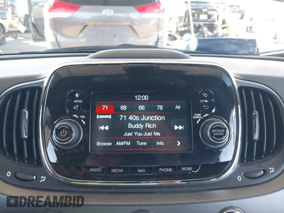 ✅ 2018 FIAT 500e • VIN: 3C3CFFGE7JT377434 • Лот: 41670411. Опубликован ранее на IAAI с пробегом 30 593 миль. Бесплатный доступ к архиву аукционных продаж из США и подробный отчёт об истории автомобиля на DreamBid. Изображение 18.