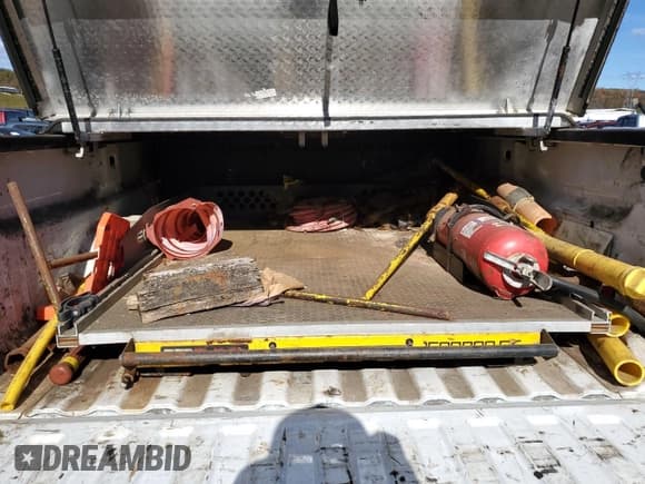 ✅ 2013 Chevrolet Silverado 2500HD • VIN: 1GC2KVCB0DZ305870 • Lot: 43870601. Wystawiony na IAAI z przebiegiem 159 958 mil. Bezpłatny archiwum sprzedaży aukcyjnych z USA i szczegółowy raport historii pojazdu na DreamBid. Zdjęcie 22.