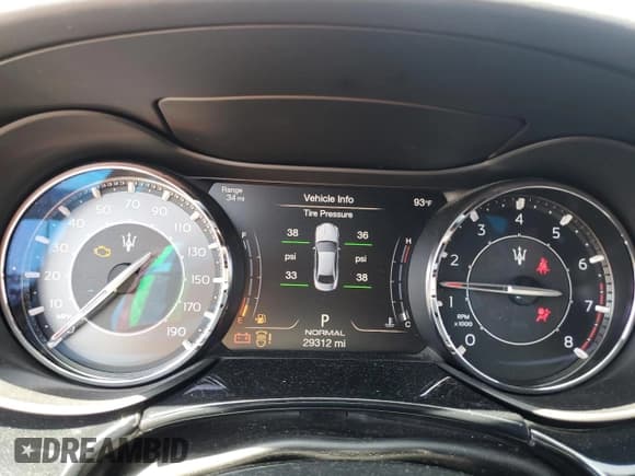 ✅ 2022 Maserati Quattroporte Modena • VIN: ZAM56YPM8N1388443 • Lot: 60288015. Wystawiony na Copart z przebiegiem 29 312 mil. Bezpłatny archiwum sprzedaży aukcyjnych z USA i szczegółowy raport historii pojazdu na DreamBid. Zdjęcie 9.