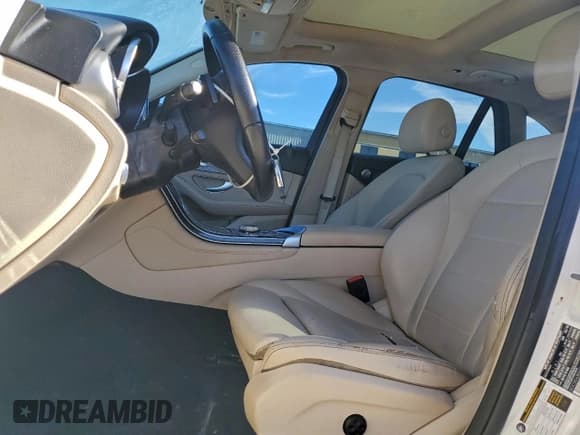✅ 2019 Mercedes-Benz GLC 300 • VIN: WDC0G4JB5KF580665 • Lot: 94123165. Listed on Copart with 131,059 mi. Free auction sales archive from the USA and detailed vehicle history report at DreamBid. Image 7.