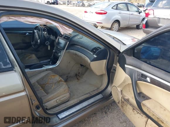 ✅ 2008 Acura TL • VIN: 19UUA66268A043923 • Lot: 41463558. Listed on IAAI with 325,608 mi. Free auction sales archive from the USA and detailed vehicle history report at DreamBid. Image 5.