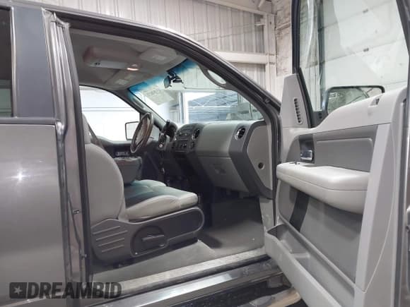 ✅ 2007 Ford F-150 STX • VIN: 1FTRX14W27FB13494 • Lot: 43482671. Listed on IAAI with 72,237 mi. Free auction sales archive from the USA and detailed vehicle history report at DreamBid. Image 5.