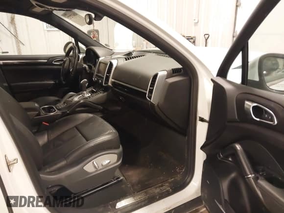 ✅ 2014 Porsche Cayenne • VIN: WP1AA2A29ELA09538 • Lot: 41617272. Listed on IAAI with 87,269 mi. Free auction sales archive from the USA and detailed vehicle history report at DreamBid. Image 5.