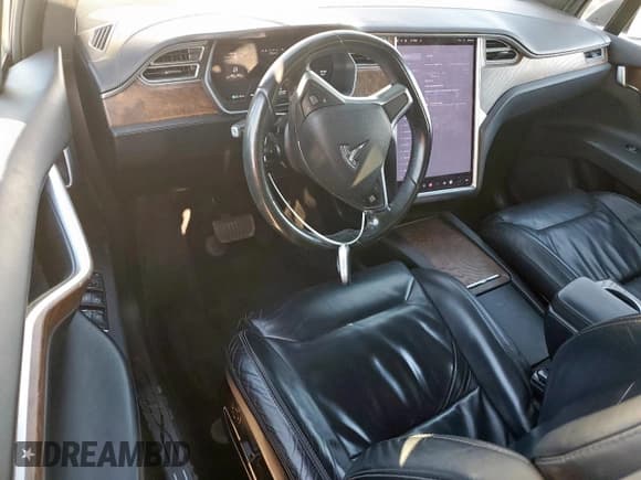 ✅ 2017 Tesla Model X 90D • VIN: 5YJXCAE26HF034284 • Lot: 81863865. Wystawiony na Copart z przebiegiem 108 673 mil. Bezpłatny archiwum sprzedaży aukcyjnych z USA i szczegółowy raport historii pojazdu na DreamBid. Zdjęcie 8.