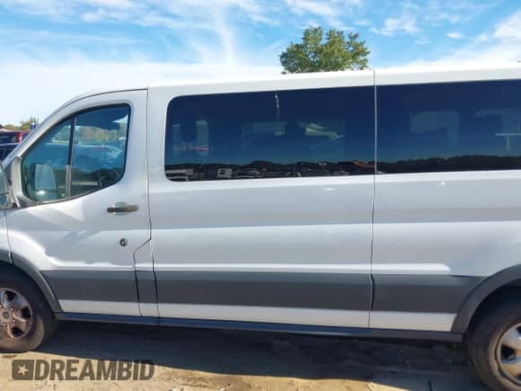 ✅ 2018 Ford Transit Passenger XL • VIN: 1FBZX2YMXJKB06357 • Lot: 43534327. Wystawiony na IAAI z przebiegiem 286 290 mil. Bezpłatny archiwum sprzedaży aukcyjnych z USA i szczegółowy raport historii pojazdu na DreamBid. Zdjęcie 14.