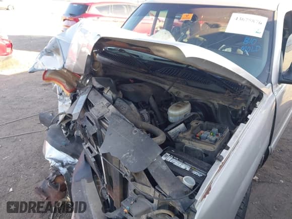 ✅ 2004 Chevrolet Silverado 1500 • VIN: 1GCEC19T34Z228771 • Lot: 43675876. Wystawiony na IAAI z przebiegiem 285 038 mil. Bezpłatny archiwum sprzedaży aukcyjnych z USA i szczegółowy raport historii pojazdu na DreamBid. Zdjęcie 10.