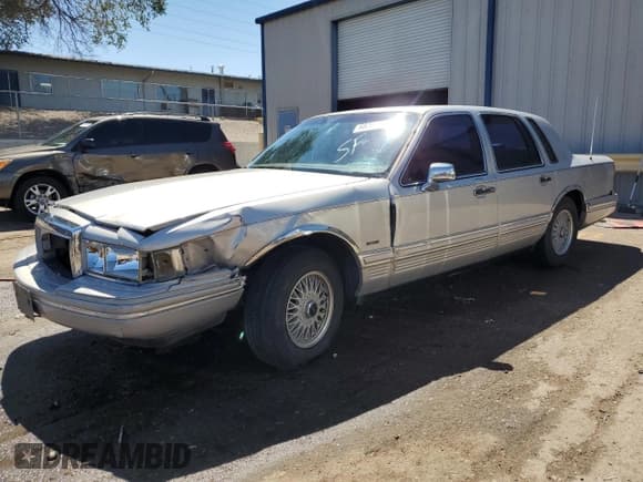 ✅ 1992 Lincoln Town Car Executive • VIN: 1LNLM81W9NY703247 • Lot: 68267014. Listed on Copart with 58,853 mi. Free auction sales archive from the USA and detailed vehicle history report at DreamBid. Image 1.