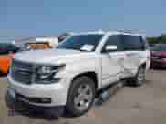2019 Chevrolet Tahoe LT z VIN 1GNSKBKC5KR153517, wystawiony jako IAAI lot #42390642 z przebiegiem 52 034 mil mil oraz . Historia ofert i sprzedaży dostępna na DreamBid. Obrazek 2.