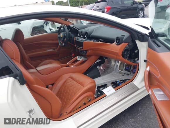 ✅ 2016 Ferrari FF • VIN: ZFF73SKA8G0215242 • Lot: 42452400. Listed on IAAI with 10,181 mi. Free auction sales archive from the USA and detailed vehicle history report at DreamBid. Image 5.