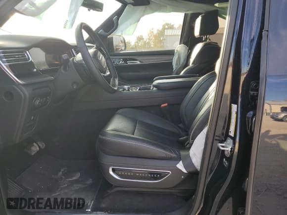 ✅ 2023 Jeep Grand Wagoneer Series II Obsidian • VIN: 1C4SJVFJ8PS541251 • Lot: 77745624. Wystawiony na Copart z przebiegiem 28 954 mil. Bezpłatny archiwum sprzedaży aukcyjnych z USA i szczegółowy raport historii pojazdu na DreamBid. Zdjęcie 7.