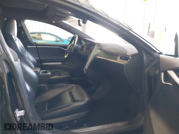 ✅ 2015 Tesla Model S 85D • VIN: 5YJSA1S26FF090484 • Лот: 43100086. Опубликован ранее на IAAI с пробегом 114 366 миль. Бесплатный доступ к архиву аукционных продаж из США и подробный отчёт об истории автомобиля на DreamBid. Изображение 5.