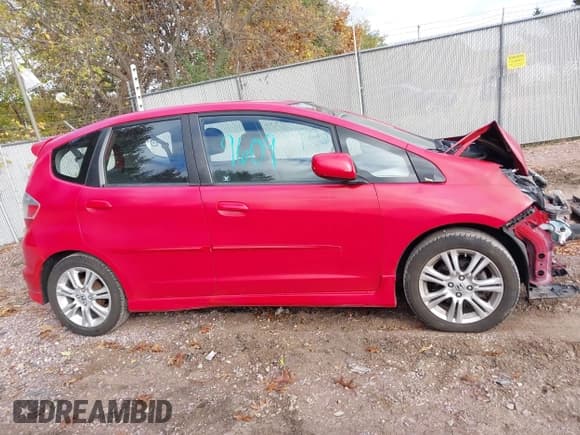 ✅ 2010 Honda Fit Sport • VIN: JHMGE8H40AC002089 • Lot: 43519609. Listed on IAAI with 174,526 mi. Free auction sales archive from the USA and detailed vehicle history report at DreamBid. Image 14.