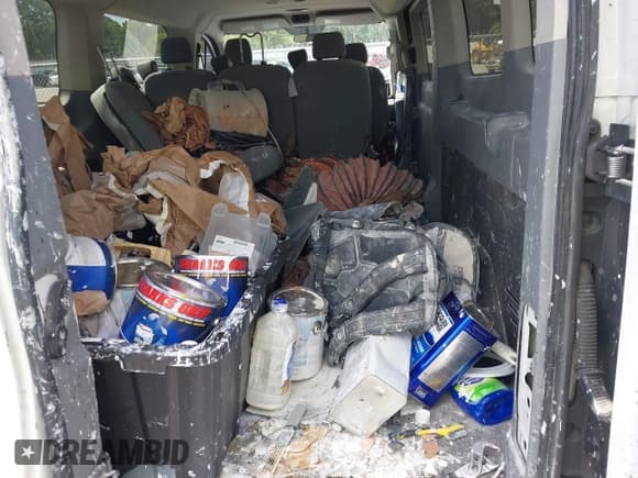 ✅ 2015 Ford Transit XL • VIN: 1FBZX2YM2FKA67089 • Lot: 42787854. Wystawiony na IAAI z przebiegiem 174 351 mil. Bezpłatny archiwum sprzedaży aukcyjnych z USA i szczegółowy raport historii pojazdu na DreamBid. Zdjęcie 18.