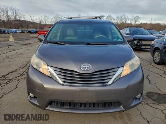 ✅ 2014 Toyota Sienna XLE • VIN: 5TDYK3DC6ES425990 • Lot: 95483855. Listed on Copart with 169,291 mi. Free auction sales archive from the USA and detailed vehicle history report at DreamBid. Image 5.