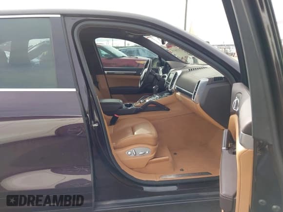 ✅ 2011 Porsche Cayenne Turbo • VIN: WP1AC2A27BLA87757 • Lot: 43708370. Listed on IAAI with 85,891 mi. Free auction sales archive from the USA and detailed vehicle history report at DreamBid. Image 5.