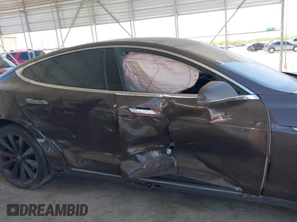 ✅ 2014 Tesla Model S P85D • VIN: 5YJSA1H28EFP65161 • Лот: 41846154. Опубликован ранее на IAAI с пробегом 112 263 миль. Бесплатный доступ к архиву аукционных продаж из США и подробный отчёт об истории автомобиля на DreamBid. Изображение 13.