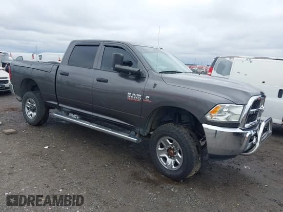 ✅ 2015 Ram 2500 Tradesman • VIN: 3C6UR5CL3FG645960 • Lot: 43492613. Wystawiony na IAAI z przebiegiem 233 592 mil. Bezpłatny archiwum sprzedaży aukcyjnych z USA i szczegółowy raport historii pojazdu na DreamBid. Zdjęcie 1.