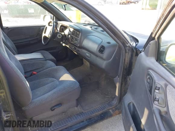 ✅ 1997 Dodge Dakota • VIN: 1B7GL23X9VS296979 • Лот: 43617511. Размещён на IAAI с пробегом 131 165 миль миль. Получите бесплатный доступ к архиву аукционных продаж из США и посмотрите подробный отчёт об истории автомобиля на DreamBid. Изображение 5.