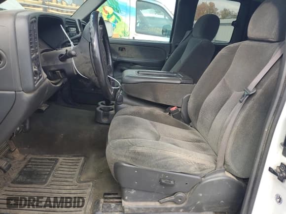 ✅ 2003 Chevrolet Silverado 2500HD LS • VIN: 1GCHK29G03E128139 • Lot: 77231524. Wystawiony na Copart z przebiegiem 160 026 mil. Bezpłatny archiwum sprzedaży aukcyjnych z USA i szczegółowy raport historii pojazdu na DreamBid. Zdjęcie 7.