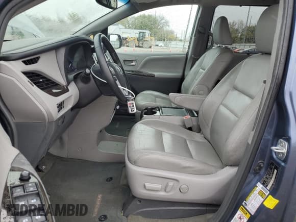 ✅ 2017 Toyota Sienna XLE • VIN: 5TDYZ3DC1HS827917 • Lot: 90220885. Wystawiony na Copart z przebiegiem 124 990 mil. Bezpłatny archiwum sprzedaży aukcyjnych z USA i szczegółowy raport historii pojazdu na DreamBid. Zdjęcie 7.