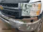 2013 Chevrolet Silverado 3500HD Work Truck z VIN 1GC0KZCG6DZ190606, wystawiony jako IAAI lot #42376277 z przebiegiem 229 301 mil mil oraz . Historia ofert i sprzedaży dostępna na DreamBid. Obrazek 6.