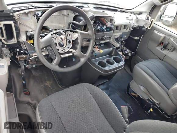 ✅ 2025 Chevrolet Express Cargo • VIN: 1GCWGAFP0S1160635 • Lot: 68687355. Wystawiony na Copart z przebiegiem Nie podano. Bezpłatny archiwum sprzedaży aukcyjnych z USA i szczegółowy raport historii pojazdu na DreamBid. Zdjęcie 8.