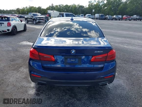 ✅ 2019 BMW 5 Series 540i • VIN: WBAJE5C5XKWW37033 • Lot: 43578811. Wystawiony na IAAI z przebiegiem 88 994 mil. Bezpłatny archiwum sprzedaży aukcyjnych z USA i szczegółowy raport historii pojazdu na DreamBid. Zdjęcie 16.