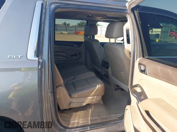 ✅ 2019 GMC Yukon XL SLT • VIN: 1GKS2GKC1KR236405 • Лот: 42939264. Опубликован ранее на IAAI с пробегом 199 856 миль. Бесплатный доступ к архиву аукционных продаж из США и подробный отчёт об истории автомобиля на DreamBid. Изображение 8.