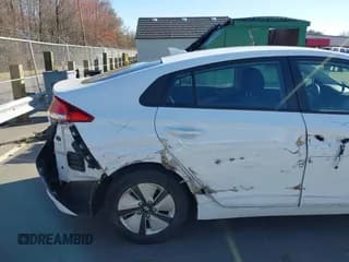 ✅ 2019 Hyundai Ioniq Blue • VIN: KMHC65LC2KU119660 • Lot: 41710680. Wystawiony na IAAI z przebiegiem 123 480 mil. Bezpłatny archiwum sprzedaży aukcyjnych z USA i szczegółowy raport historii pojazdu na DreamBid. Zdjęcie 6.