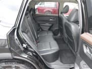 ✅ 2023 Nissan Rogue Platinum • VIN: JN8BT3DDXPW301921 • Lot: 42325241. Wystawiony na IAAI z przebiegiem 51 280 mil. Bezpłatny archiwum sprzedaży aukcyjnych z USA i szczegółowy raport historii pojazdu na DreamBid. Zdjęcie 8.