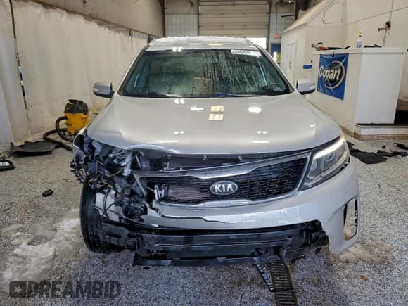 ✅ 2014 Kia Sorento LX • VIN: 5XYKTDA62EG520910 • Lot: 93643925. Wystawiony na Copart z przebiegiem Nie podano. Bezpłatny archiwum sprzedaży aukcyjnych z USA i szczegółowy raport historii pojazdu na DreamBid. Zdjęcie 5.