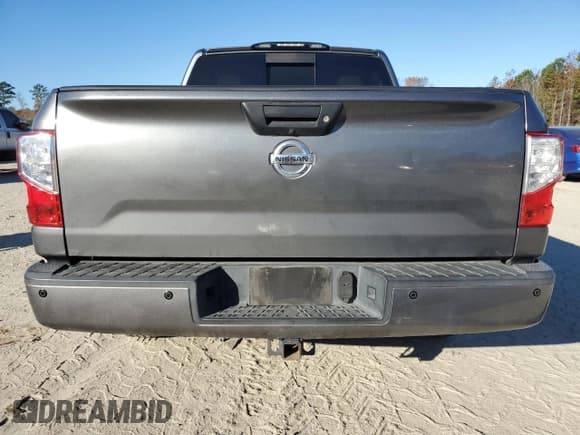 ✅ 2017 Nissan Titan SL • VIN: 1N6AA1E67HN504934 • Lot: 92102825. Wystawiony na Copart z przebiegiem Nie podano. Bezpłatny archiwum sprzedaży aukcyjnych z USA i szczegółowy raport historii pojazdu na DreamBid. Zdjęcie 6.