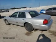 ✅ 2003 Ford Crown Victoria LX • VIN: 2FAFP74W23X184642 • Лот: 80764665. Опубликован ранее на Copart с пробегом 66 763 миль. Бесплатный доступ к архиву аукционных продаж из США и подробный отчёт об истории автомобиля на DreamBid. Изображение 2.