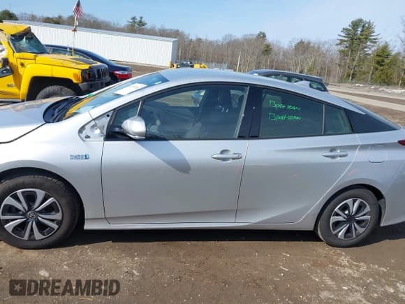 ✅ 2017 Toyota Prius Plus • VIN: JTDKARFP0H3064516 • Lot: 41730766. Wystawiony na IAAI z przebiegiem 66 192 mil. Bezpłatny archiwum sprzedaży aukcyjnych z USA i szczegółowy raport historii pojazdu na DreamBid. Zdjęcie 15.