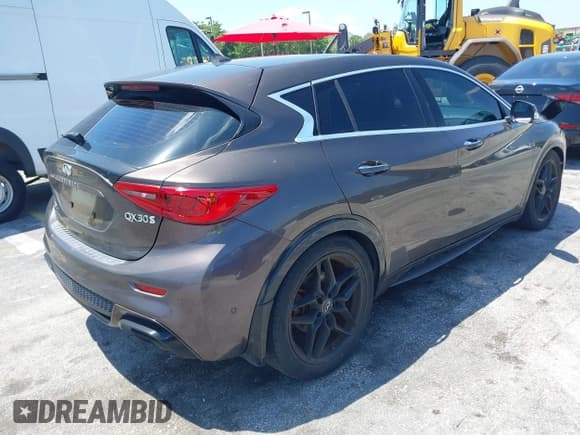 ✅ 2017 Infiniti QX30 Premium • VIN: SJKCH5CP5HA024096 • Лот: 42069807. Опубликован ранее на IAAI с пробегом 81 102 миль. Бесплатный доступ к архиву аукционных продаж из США и подробный отчёт об истории автомобиля на DreamBid. Изображение 4.