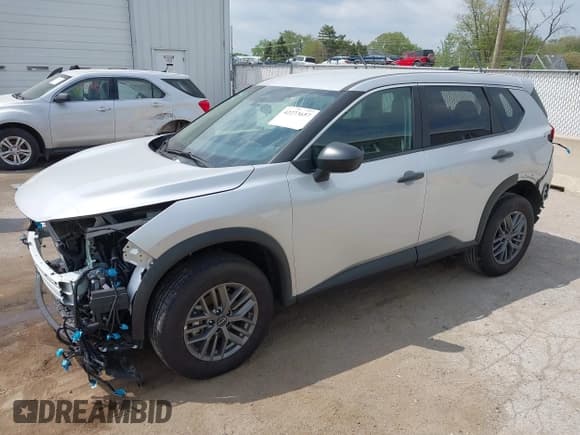 ✅ 2025 Nissan Rogue S • VIN: 5N1BT3AB4SC834268 • Lot: 42273657. Listed on IAAI with 1,499 mi. Free auction sales archive from the USA and detailed vehicle history report at DreamBid. Image 2.