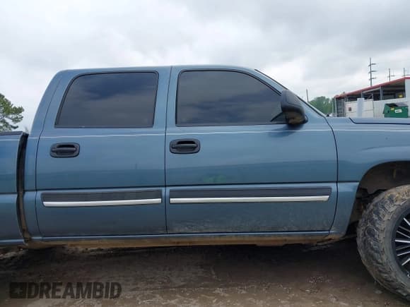 ✅ 2007 Chevrolet Silverado 1500 LS • VIN: 2GCEC13V271138003 • Lot: 41903812. Listed on IAAI with 205,100 mi. Free auction sales archive from the USA and detailed vehicle history report at DreamBid. Image 13.