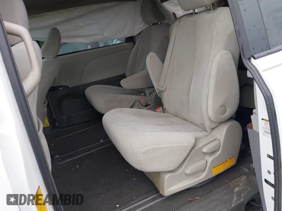 ✅ 2011 Toyota Sienna LE • VIN: 5TDKK3DC5BS030636 • Lot: 43583642. Listed on IAAI with 298,947 mi. Free auction sales archive from the USA and detailed vehicle history report at DreamBid. Image 8.