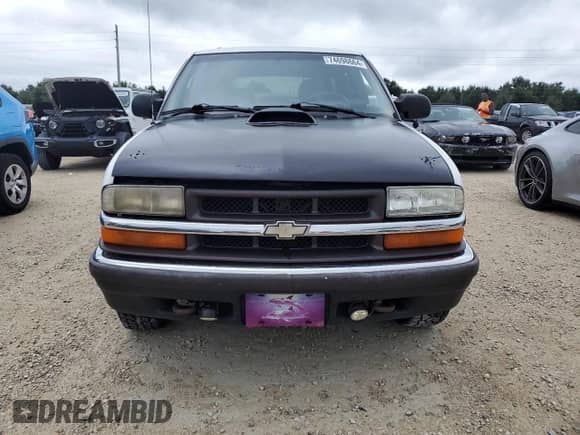 2001 Chevrolet Blazer LT with VIN 1GNDT13W11K237737, listed as a Copart auction lot 74698664 with Not provided miles and Salvage title. Bid and sale history available at DreamBid. Image 5.